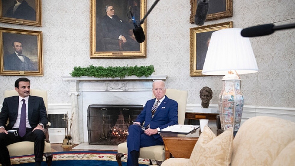 بايدن يمتدح أمير قطر في البيت الأبيض