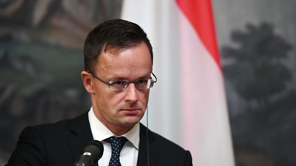 وزير خارجية هنغاريا يمارس رياضة الصباح في موسكو