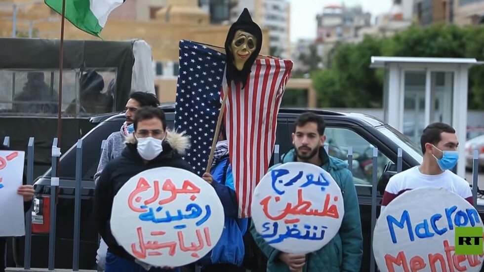 شاهد.. متظاهرون يطالبون بالإفراج عن جورج عبد الله ويقتحمون موكب السفيرة الفرنسية لدى لبنان