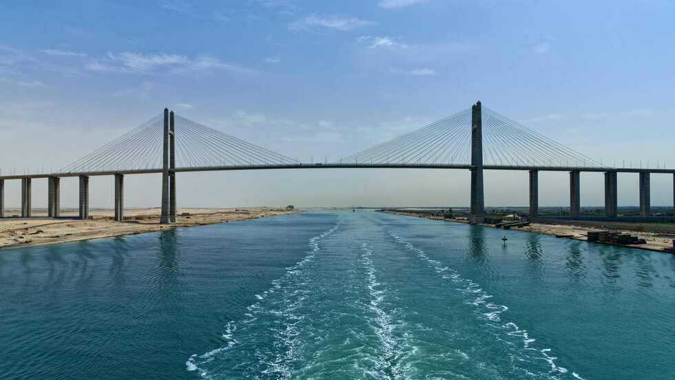 مصر.. قناة السويس تسجل رقما قياسيا جديدا