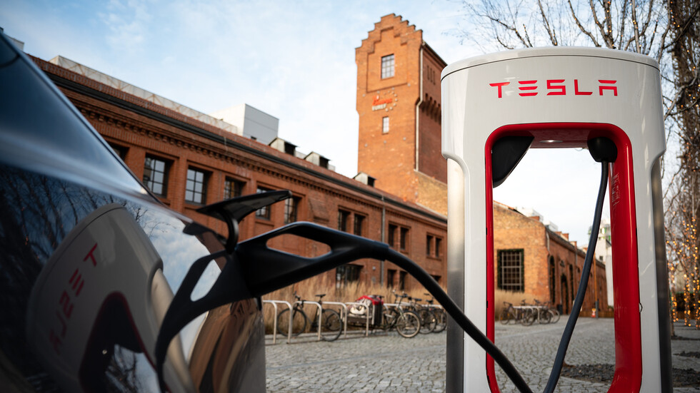 "تسلا" تستدعي حوالي 54 ألف سيارة كهربائية