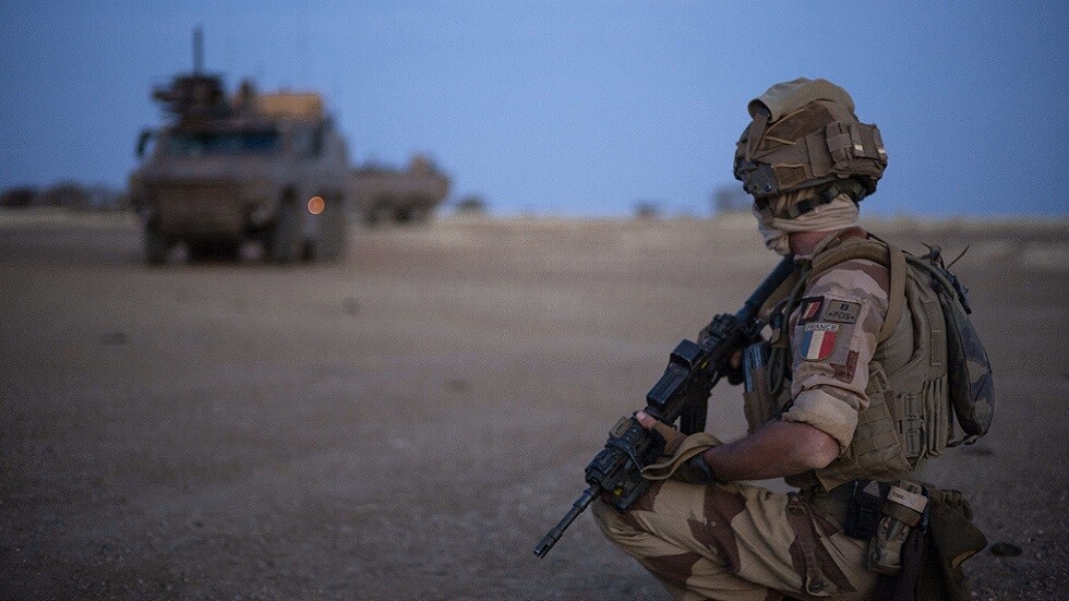 باريس تمهل نفسها أسبوعين للبت في مستقبل وجودها في مالي