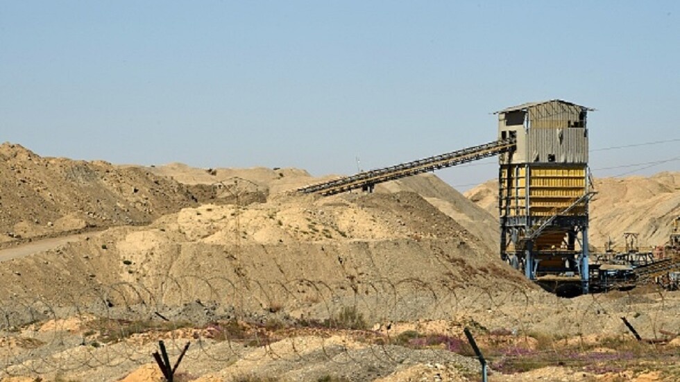 تونس.. اعتقال 17 شخصا بقضايا فساد في شركة فسفاط قفصة