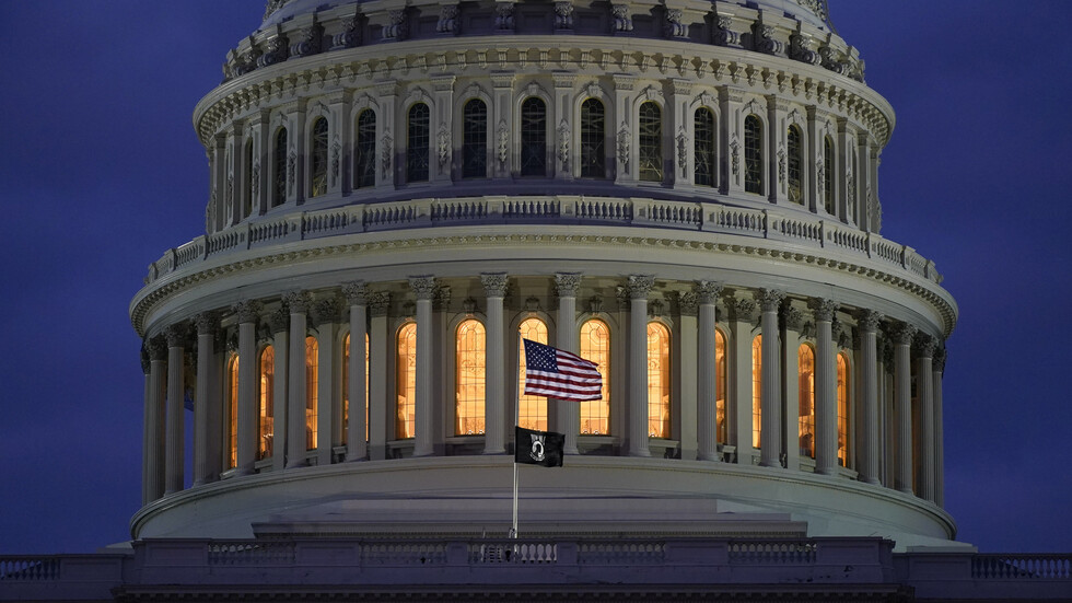 تقرير: تعاملات أعضاء الكونغرس في سوق الأسهم بلغت 355 مليون دولار