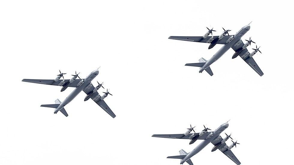 سلاح الجو البريطاني يعلن مرافقة مقاتلاته قاذفات Tu-95 روسية