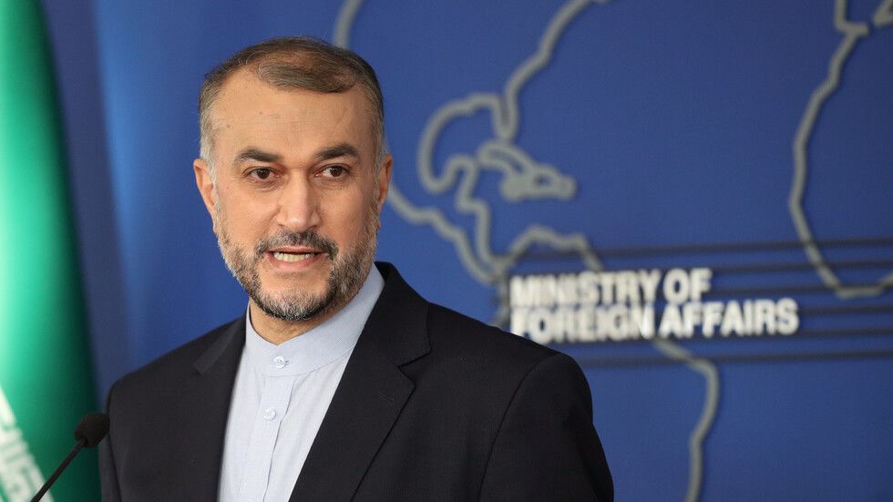 عبد اللهيان يؤكد لعبد الله بن زايد على إيجابية العلاقات بين البلدين