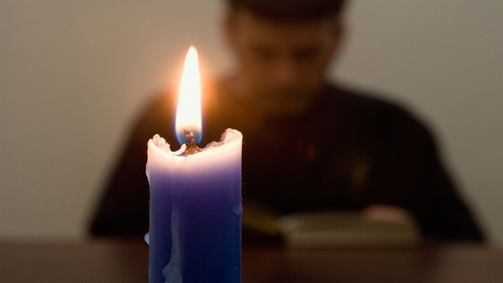 تركيا.. إقبال على الشموع في ولاية عثمانيا بعد ارتفاع أسعار الكهرباء