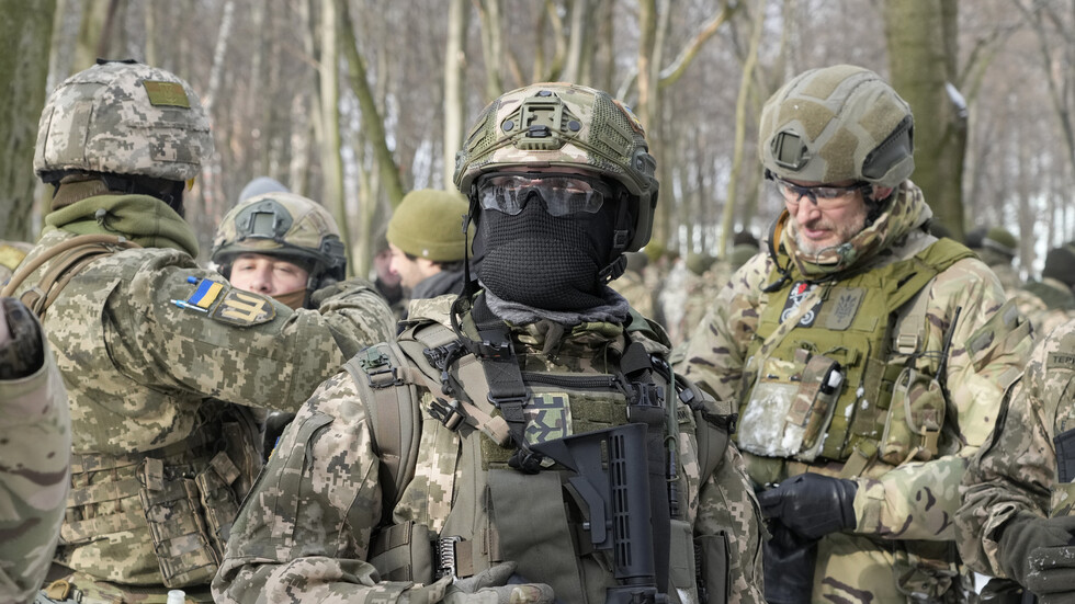 قائد القوات الأوكرانية: لا خطط لنا بشأن نشر عسكريين في القرم أو دونباس