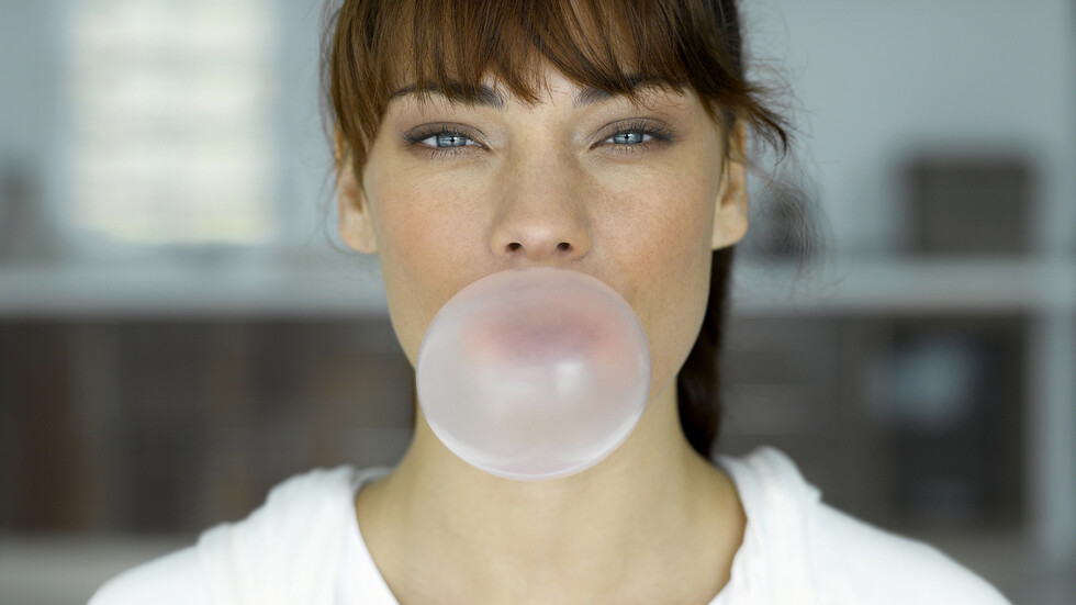 هل يمكن أن يساعد مضغ العلكة أثناء الحمل في منع خطر الولادات المبكرة؟