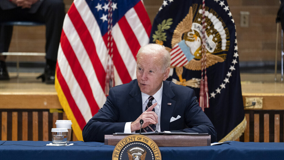 بايدن: وقف تمويل الشرطة لن يحل أزمة العنف المسلح