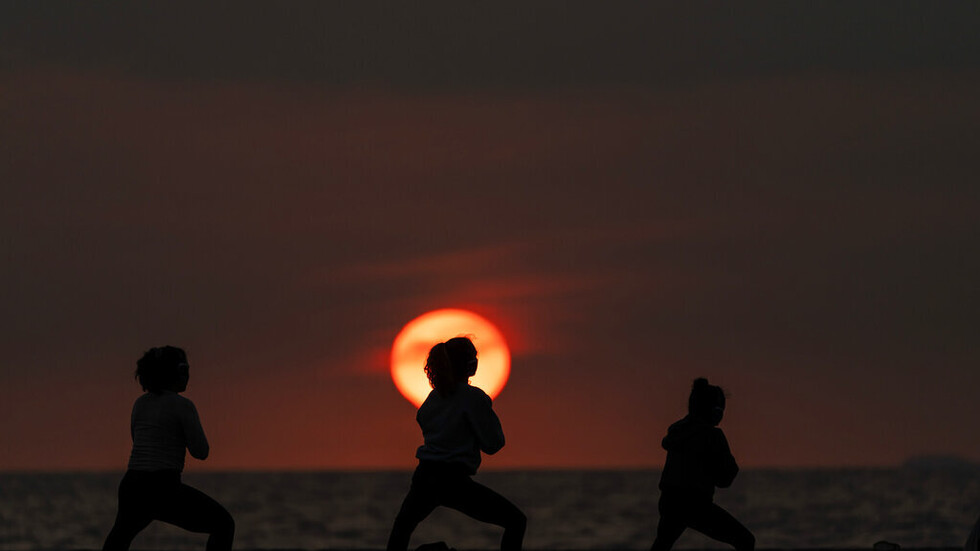 الكويت تمنع جلسة يوغا نسائية في الصحراء بعد اعتراض نائب