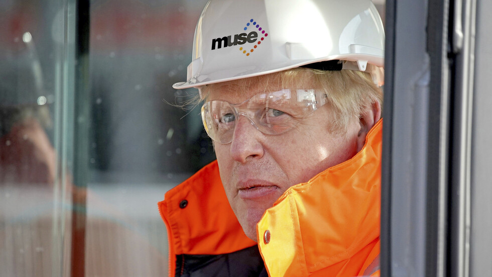 استقالة أفراد بارزين في فريق جونسون بسبب فضيحة "الحفلات في فترة الإغلاق"