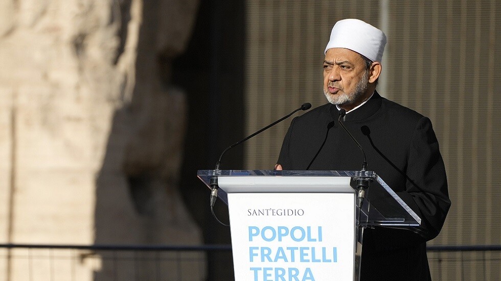 إعلامي يدافع عن شيخ الأزهر ويعتبر التهجم عليه اختراقا للأمن القومي المصري (فيديو)