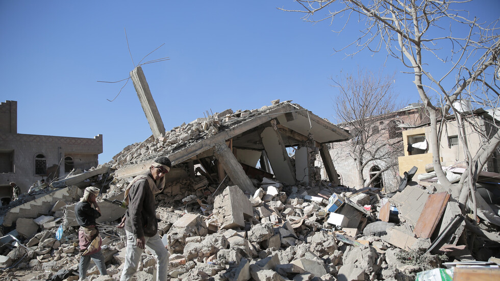 التحالف بقيادة السعودية: بدء عملية ضد أهداف بصنعاء والطرق المؤدية إلى حرض ضمن منطقة العمليات