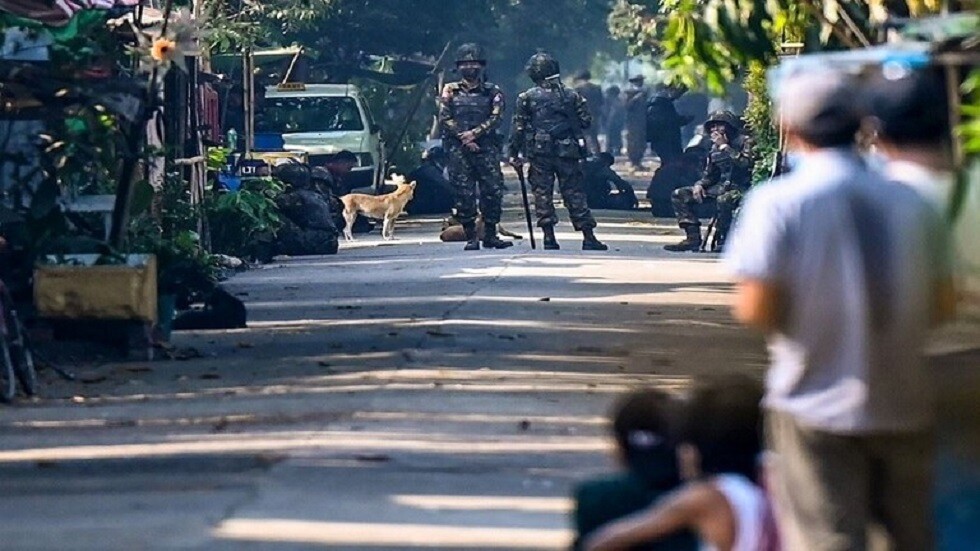 شهود: قوات المجلس العسكري تحرق مئات المنازل في ميانمار