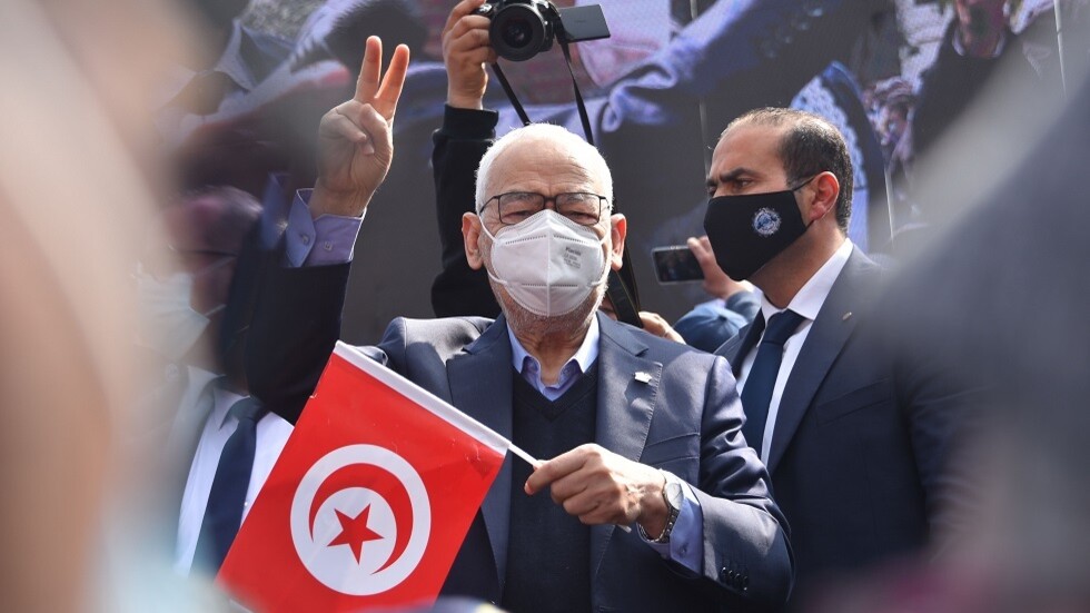 الغنوشي يصدر بيانا بعد قرار الرئيس التونسي حل المجلس الأعلى للقضاء