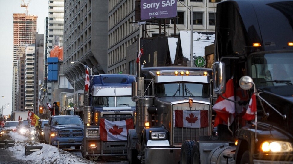 "خروج تام عن السيطرة".. عمدة العاصمة الكندية يعلن حالة الطوارئ إثر احتجاجات سائقي الشاحنات