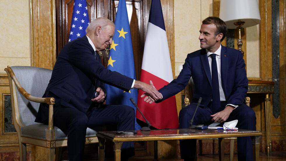 بايدن وماكرون يبحثان "جهود ردع روسيا"
