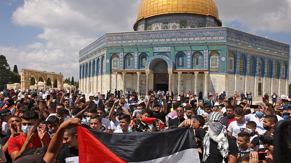 الشيخ رائد صلاح يصلي في الأقصى لأول مرة منذ إبعاده قبل 15 عاما