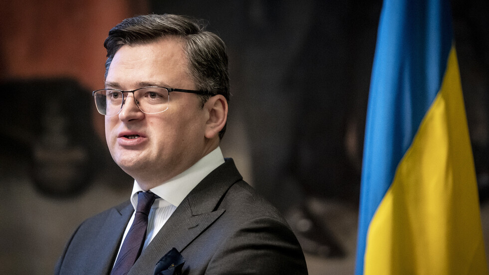 وزير الخارجية الأوكراني: موضوع تعزيز قواتنا المسلحة سيناقش أثناء زيارة ماكرون إلى كييف