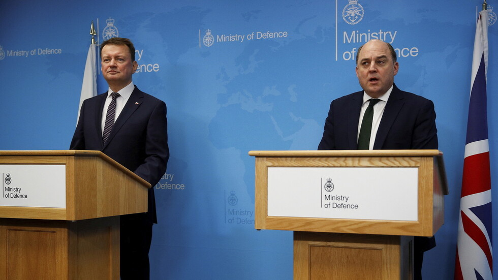 بريطانيا تقرر إرسال 350 عسكريا إضافيا إلى بولندا وسط التوتر بين الناتو وروسيا