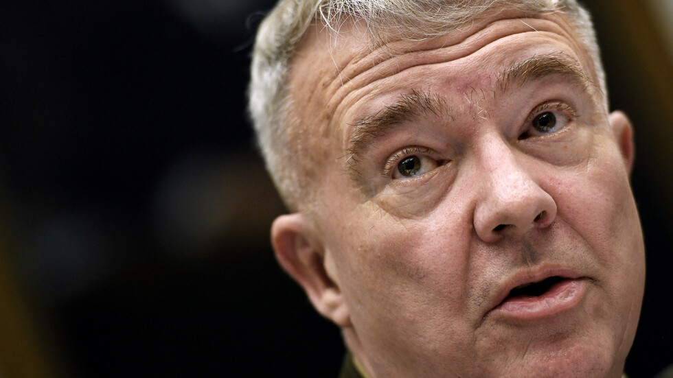 قائد القيادة المركزية الأمريكية: الولايات المتحدة ستدعم الإمارات لتحسين نظامها الدفاعي