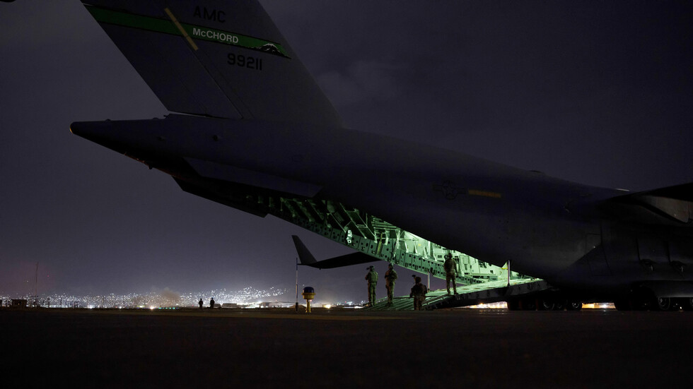 صحيفة: "على مدار أسابيع".. السلطات الأمريكية عرقلت جهود البنتاغون لتنظيم الإجلاء من أفغانستان