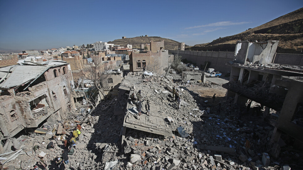 مراسلنا: انفجارات كبيرة تهز صنعاء في ظل غارات جوية للتحالف العربي