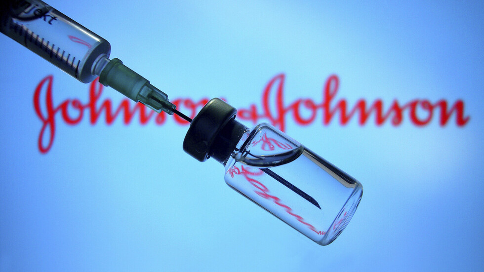 "جونسون آند جونسون" أوقفت مؤقتا إنتاج لقاحها المضاد لفيروس كورونا