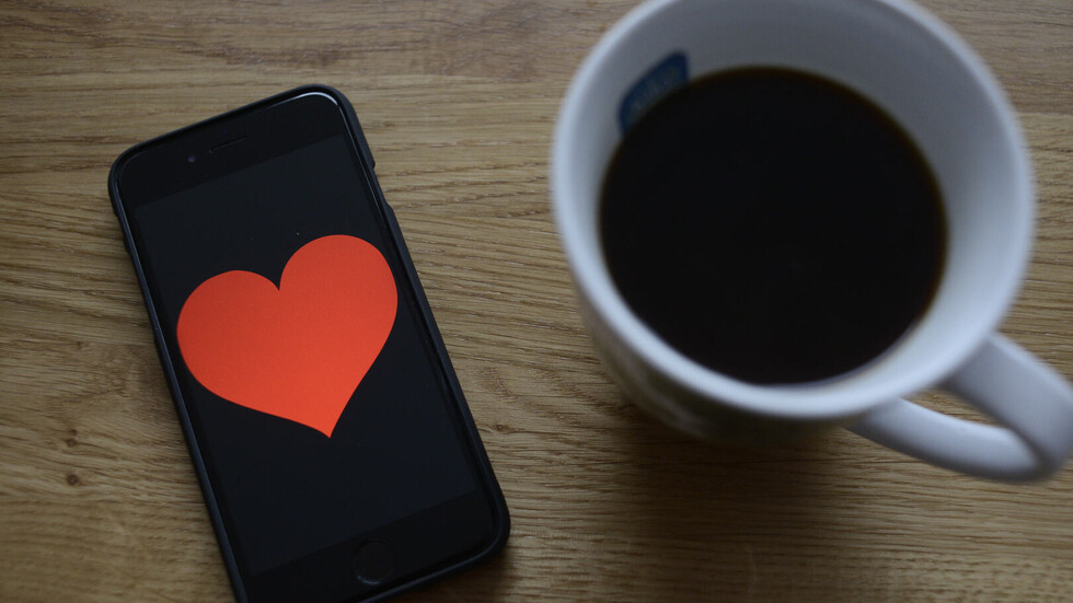 خبير سعودي في مجال "جرائم المعلوماتية": القلب الأحمر في المحادثات الإلكترونية تحرش!