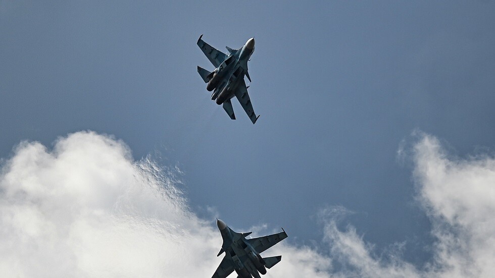 مجلة أمريكية: "سو-30" تتفوق على "إف-15"