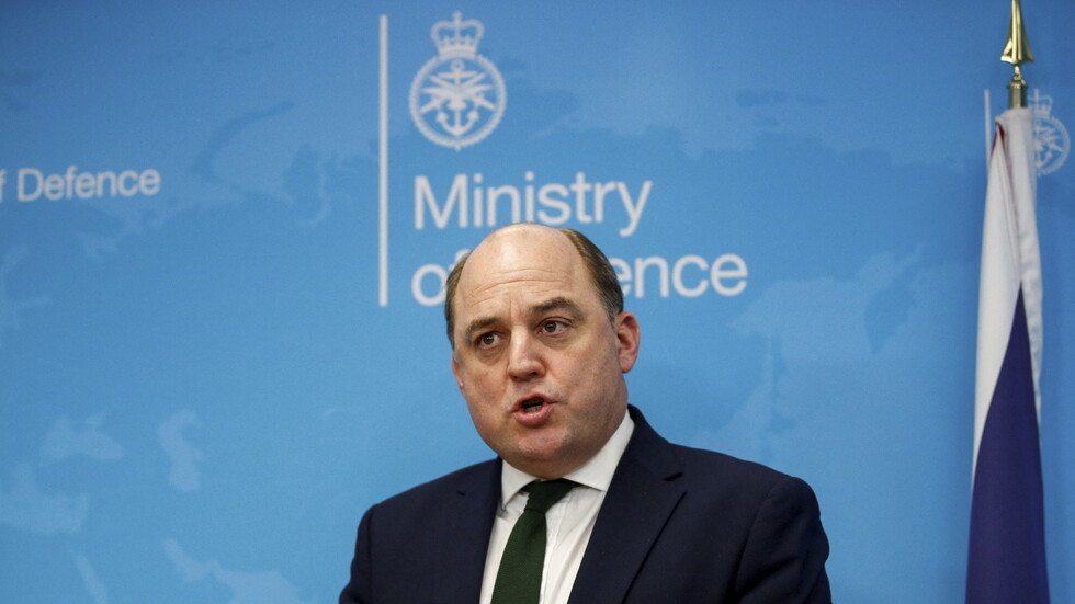 وزير الدفاع البريطاني يصل موسكو للقاء شويغو