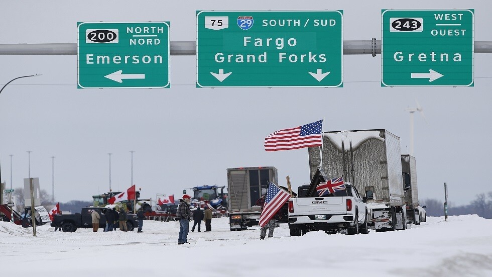 كندا.. إعلان الطوارئ لإنهاء تظاهرات أغلقت معبرا مع الولايات المتحدة