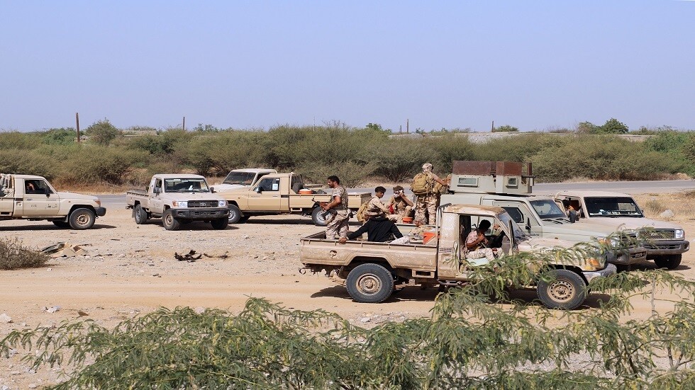 مسلحون يشتبه بانتمائهم للقاعدة يختطفون 6 موظفين أممين بأبين اليمنية