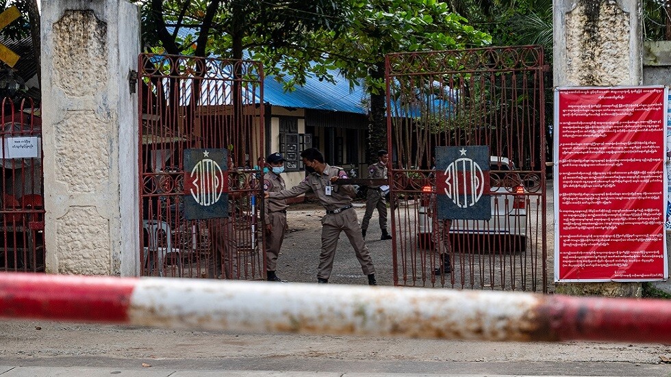 المجلس العسكري في ميانمار يعفو عن 814 سجينا