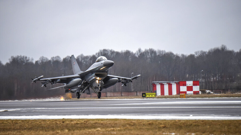 وصول مقاتلات "أف-16" أمريكية إلى رومانيا قادمة من ألمانيا