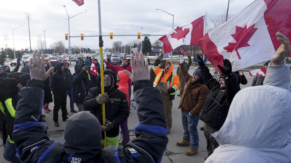 الشرطة الكندية تستعد لإخلاء جسر إمباسادور الحدودي من المتظاهرين