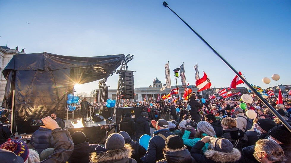 النمسا.. احتجاج الآلاف على التطعيم الإجباري ضد كورونا