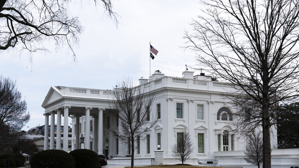 البيت الأبيض: بايدن أوضح لبوتين أن روسيا ستدفع تكاليف سريعة وقاسية إن غزت أوكرانيا