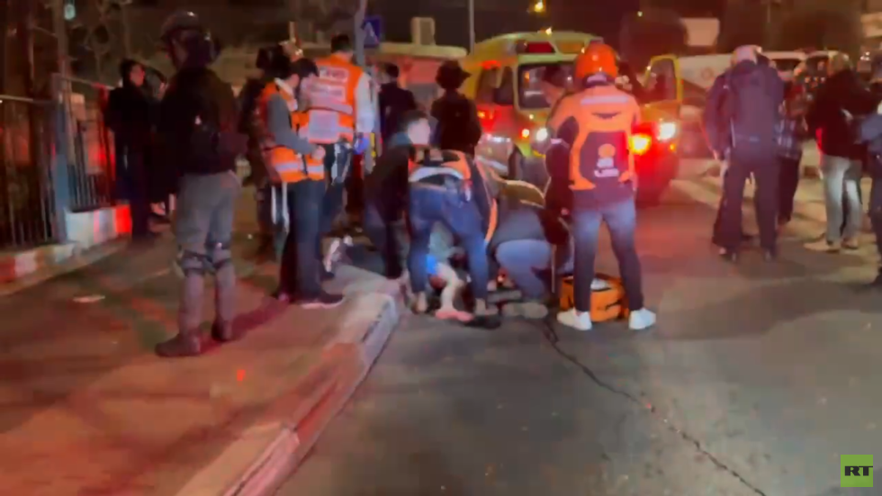 مراسل RT: إصابة مستوطن بجروح خطيرة في عملية دهس بالشيخ جراح في القدس (فيديو)