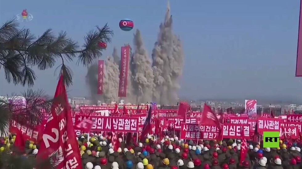 بحضور الزعيم كيم جونغ أون.. انفجارات ضخمة ترافق مراسم إطلاق مشروع سكني جديد في بيونغ يانغ