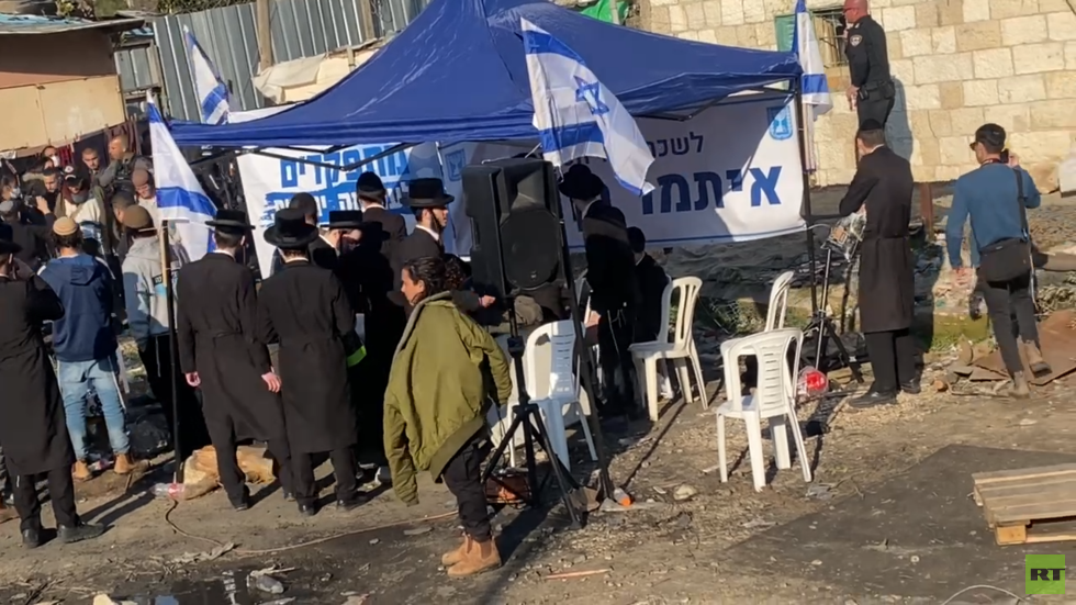 ازدياد التوتر في حي الشيخ جراح بعد نقل نائب يميني إسرائيلي مكتبه البرلماني إلى الحي (فيديو)