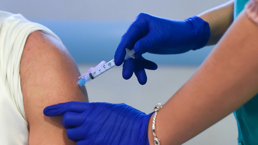 روسيا: دراسات سريرية تؤكد سلامة الاستخدام المشترك للقاحي "أسترازينيكا" و"سبوتنيك لايت"