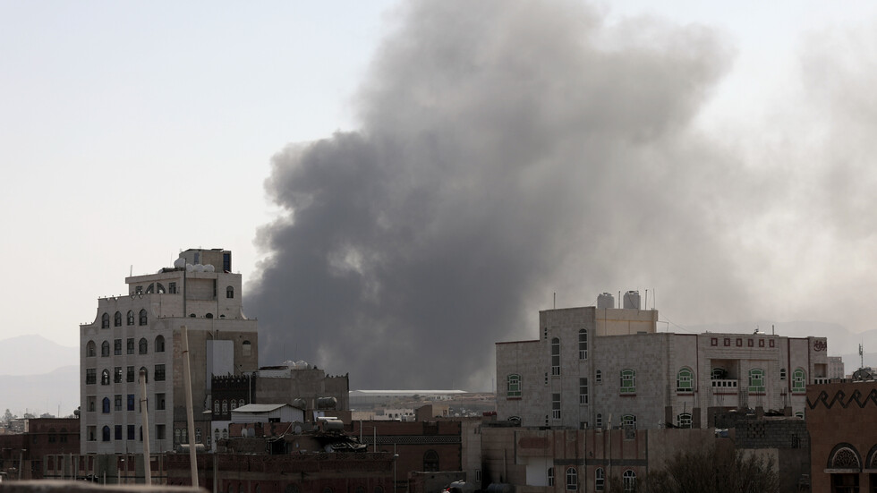 انقطاع الاتصالات الدولية بصنعاء والحوثيون يحذرون