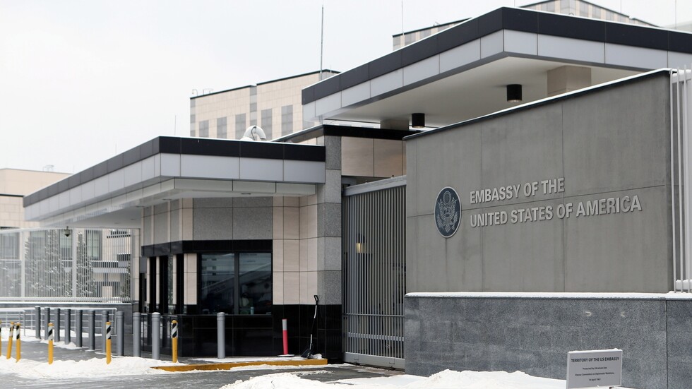 الولايات المتحدة تنقل سفارتها في أوكرانيا من كييف إلى لفوف