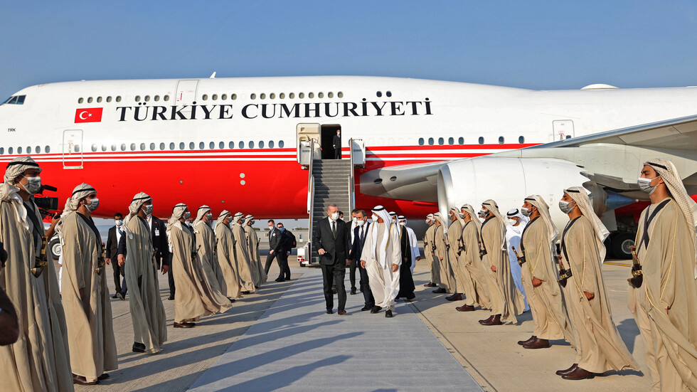 جدل حول صورة أردوغان بأصابع "رابعة"