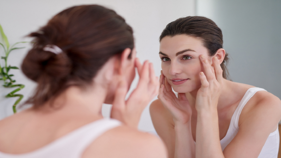 أطعمة تجعل بشرتك متوهجة وعقلك أكثر حدة!