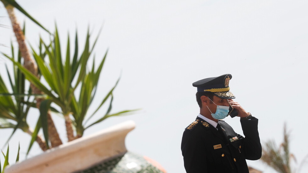 مصر ترحل شابا سوريا