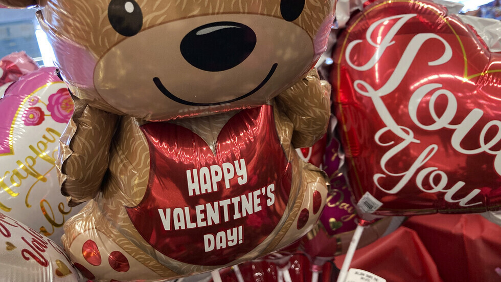 سيدة تركية تهدي زوجها "غالون بنزين" بعد أن أهداها "قنينة زيت" بمناسبة عيد الحب (صورة)