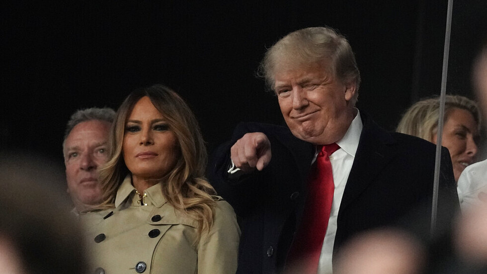 تقرير: ترامب استخدم هاتف عميل بالخدمة السرية للاتصال بميلانيا